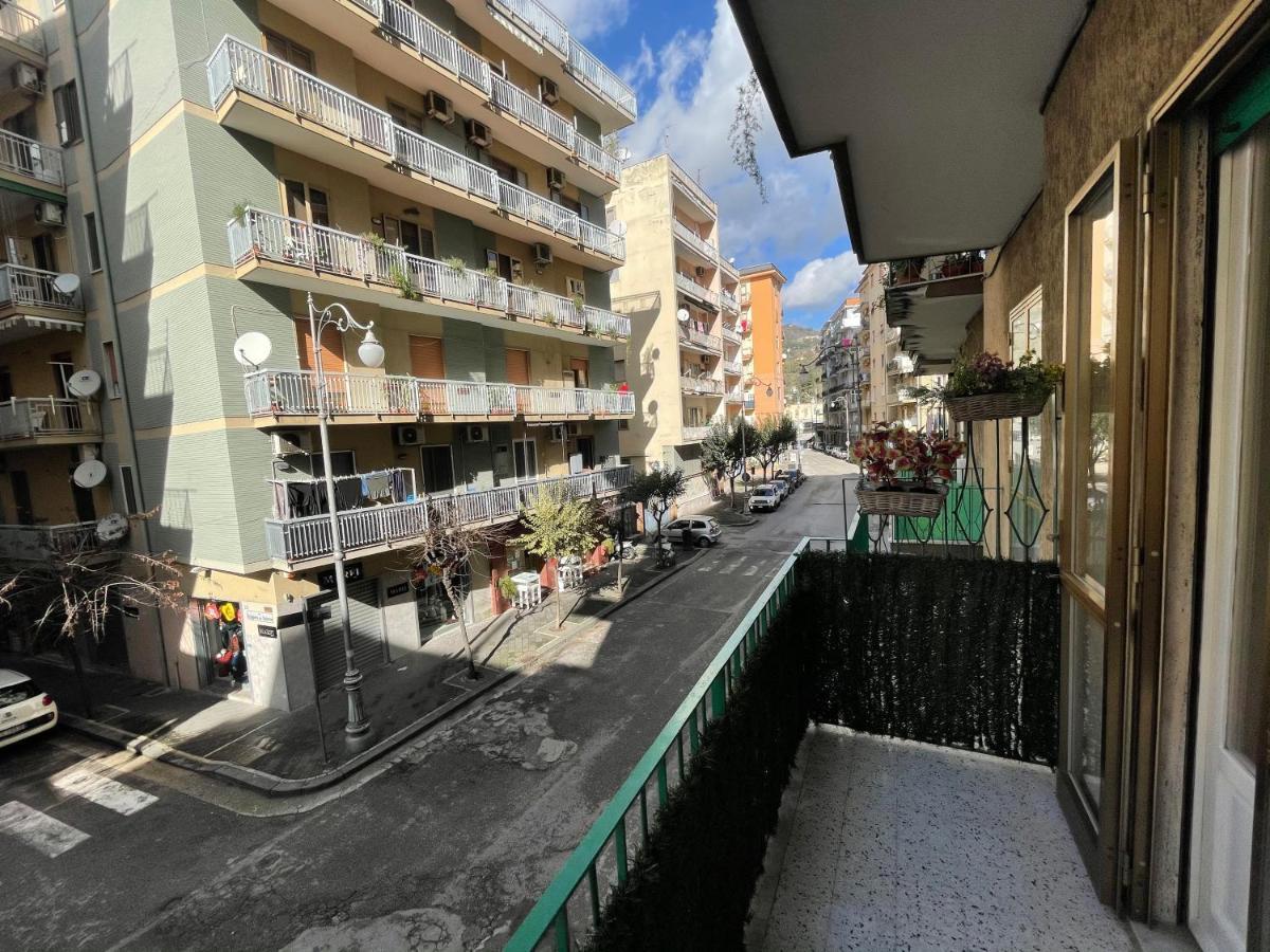 Primopiano Holiday House Salerno Luaran gambar